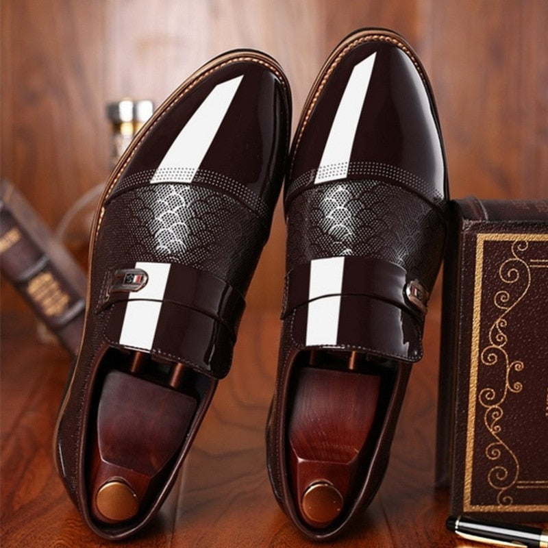 Men shoes Leather Embossing Classic Fashion Luxury men shoes Wear-resistant Non slip Mans footwear Anti-slip Black shoes
