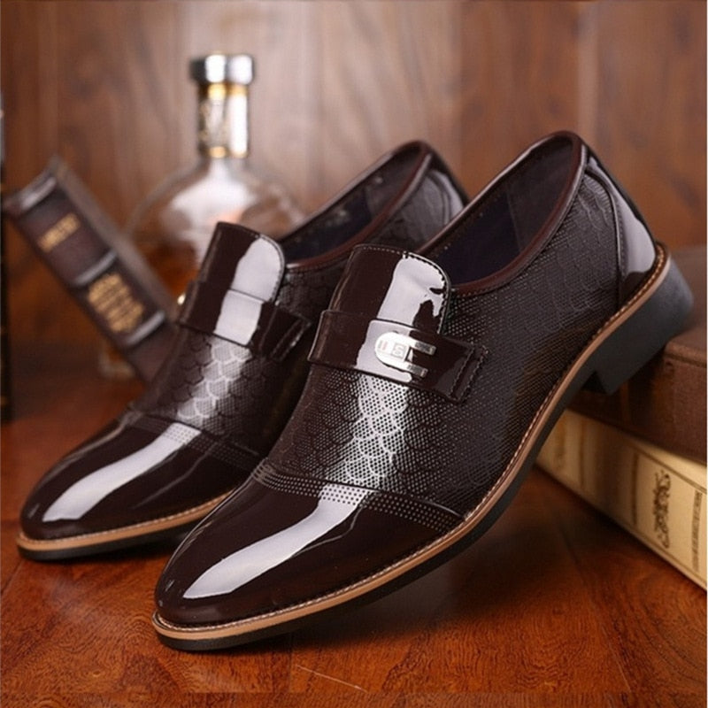 Men shoes Leather Embossing Classic Fashion Luxury men shoes Wear-resistant Non slip Mans footwear Anti-slip Black shoes