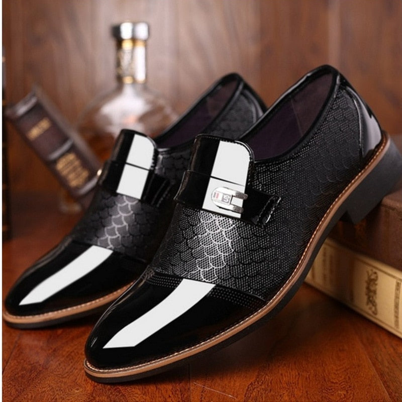 Men shoes Leather Embossing Classic Fashion Luxury men shoes Wear-resistant Non slip Mans footwear Anti-slip Black shoes